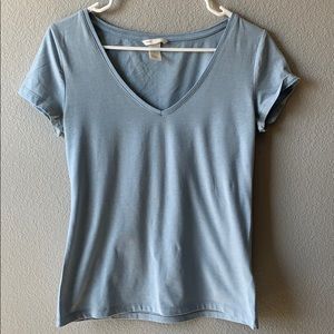 H&M Baby Blue Short Sleeved V-Neck Size M